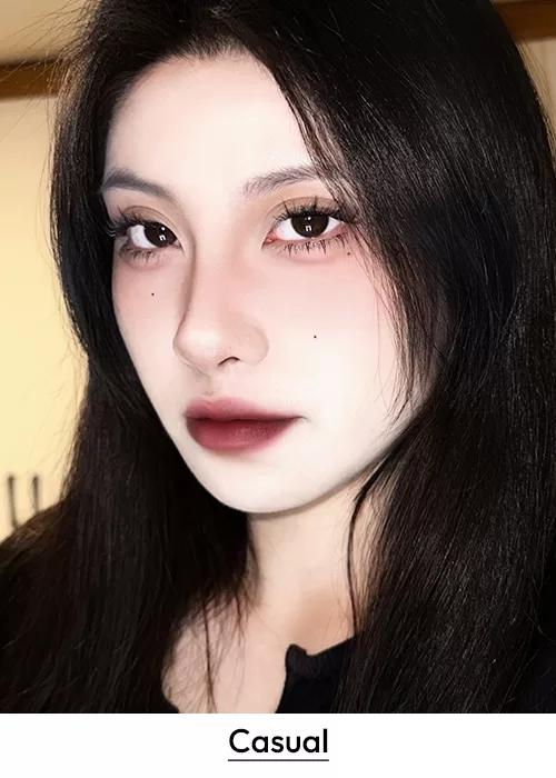 Casual coloured contact lens look